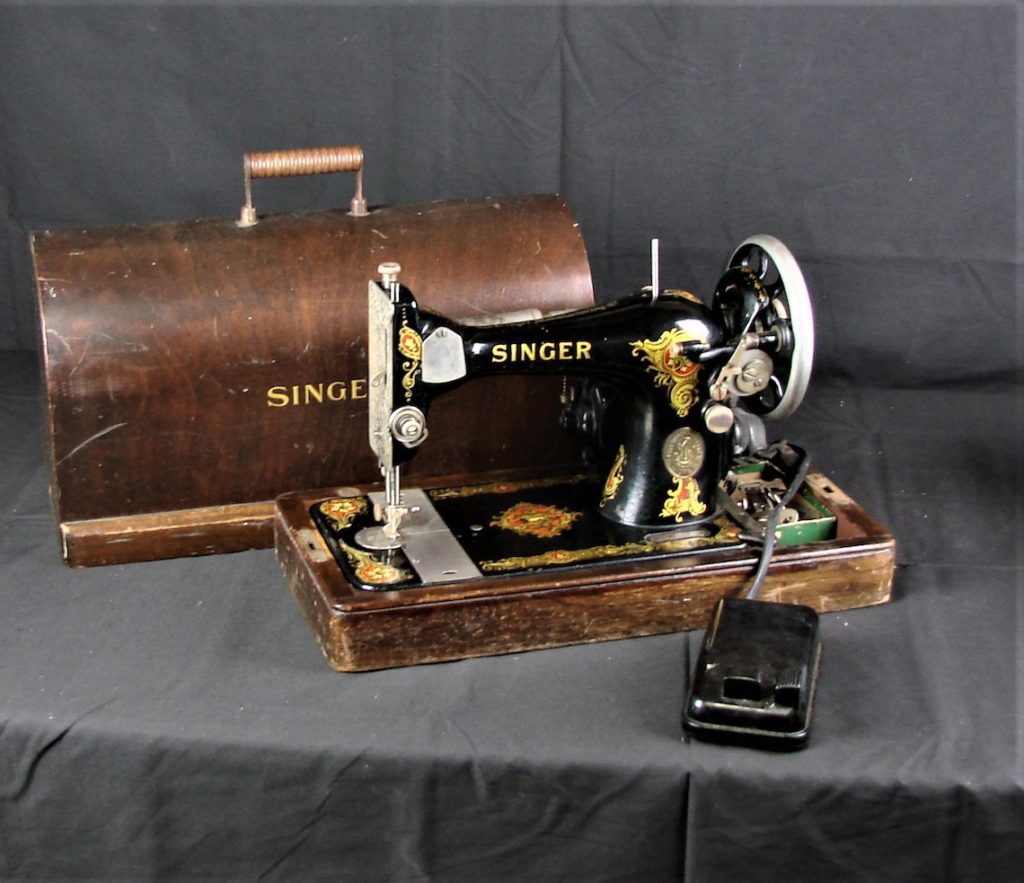 1911 singer red eye sewing machine with portable wood case